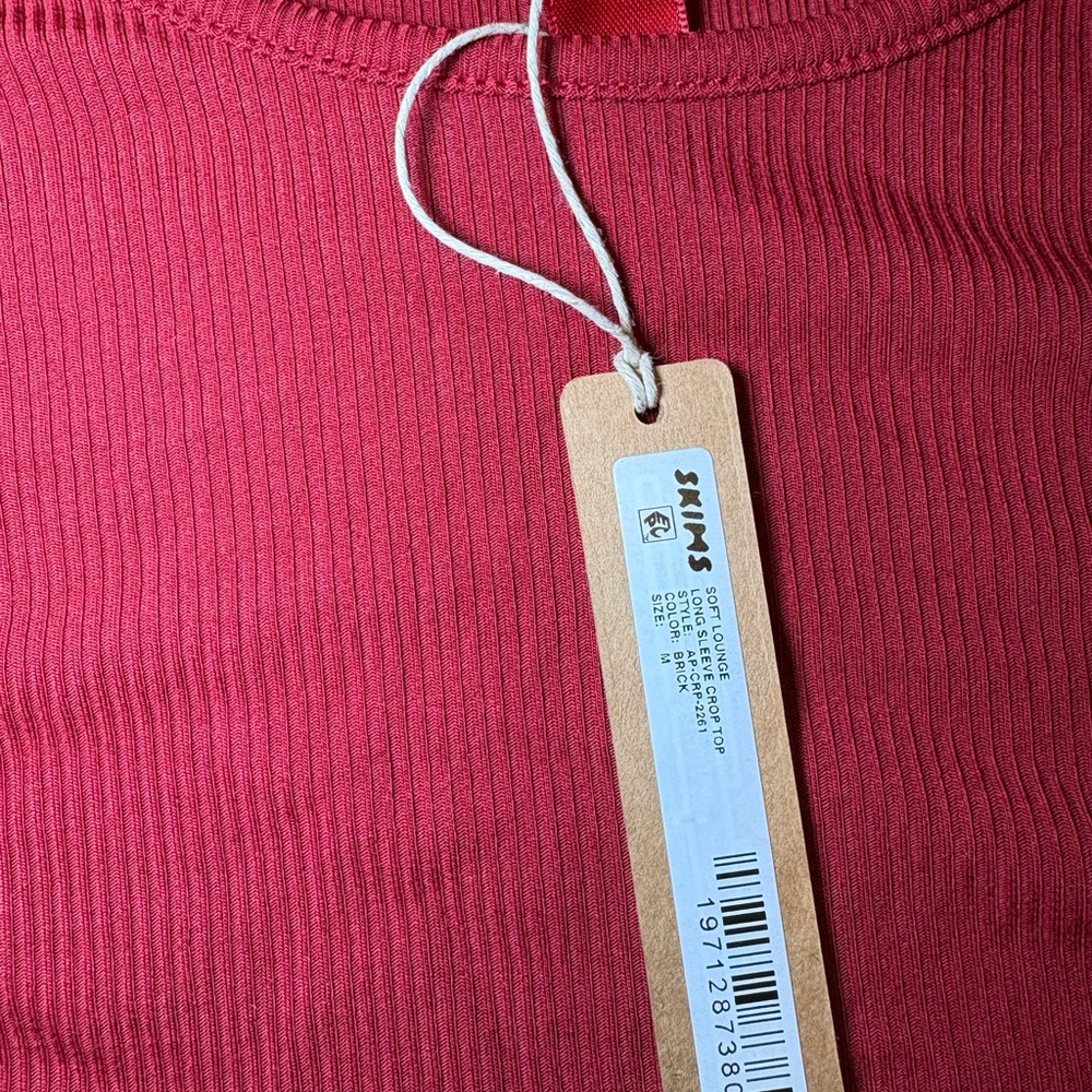 Skims soft lounge long sleeve crop top
Brick M NWT - Picture 2 of 2